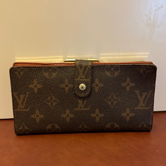 Louis Vuitton Classic Monogram Vintage Wallet - Picture 15 of 16